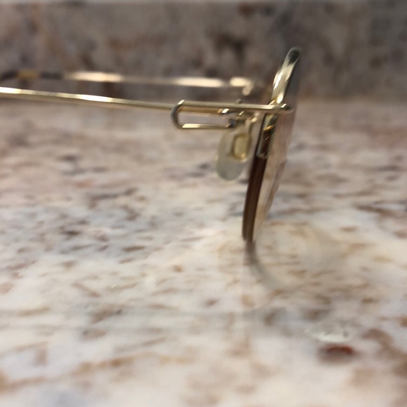 Gold light readers paper clip accent round - Picture 7 of 7